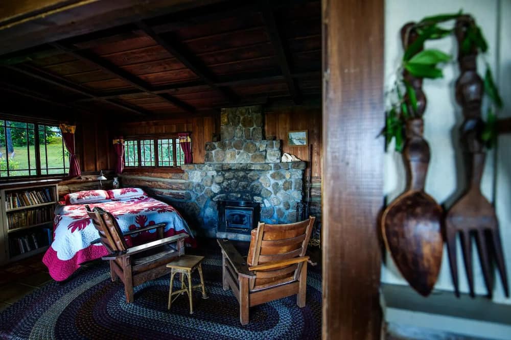 Kula Cabin | Cozy Upcountry Log Cabin