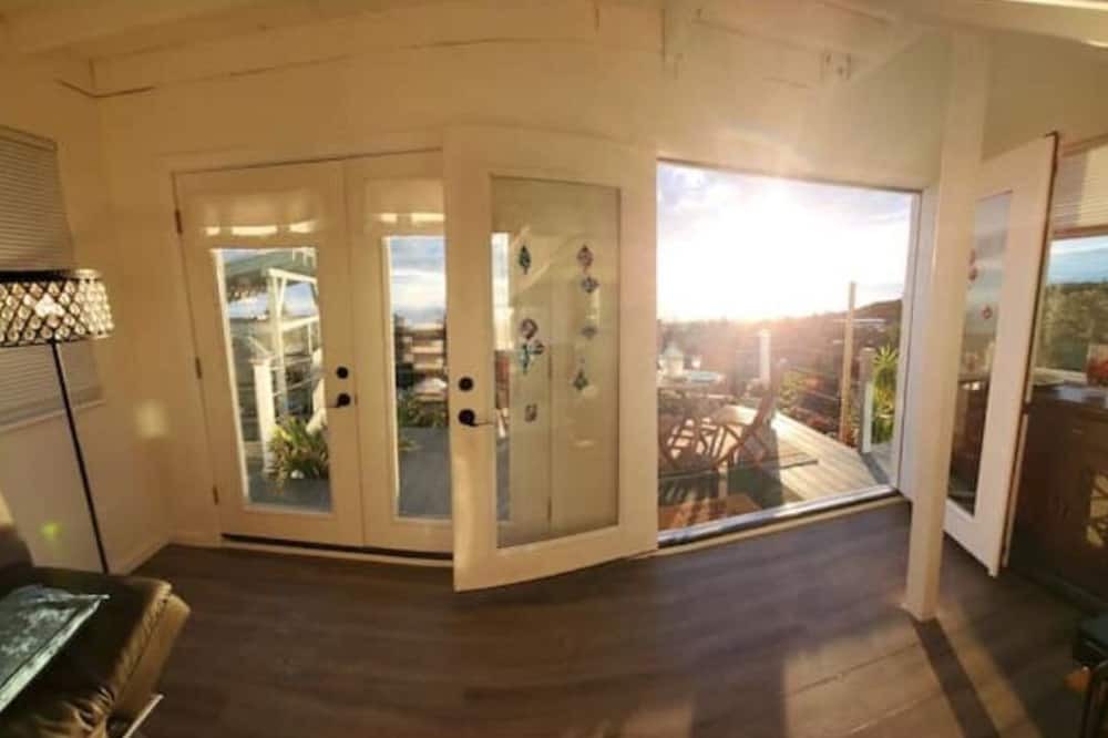 Ocean View House | Mongoose Manor- Modern guesthouse/amazing views