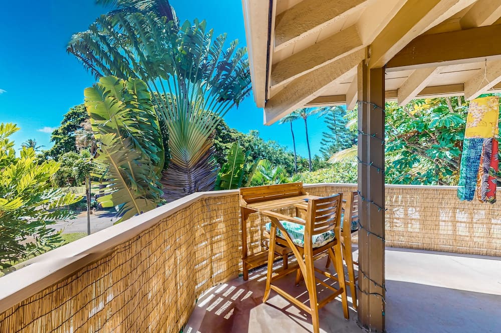 Maunaloa Condo | Beach/garden-view condo with wraparound lanai, pool, tennis courts, & hot tub
