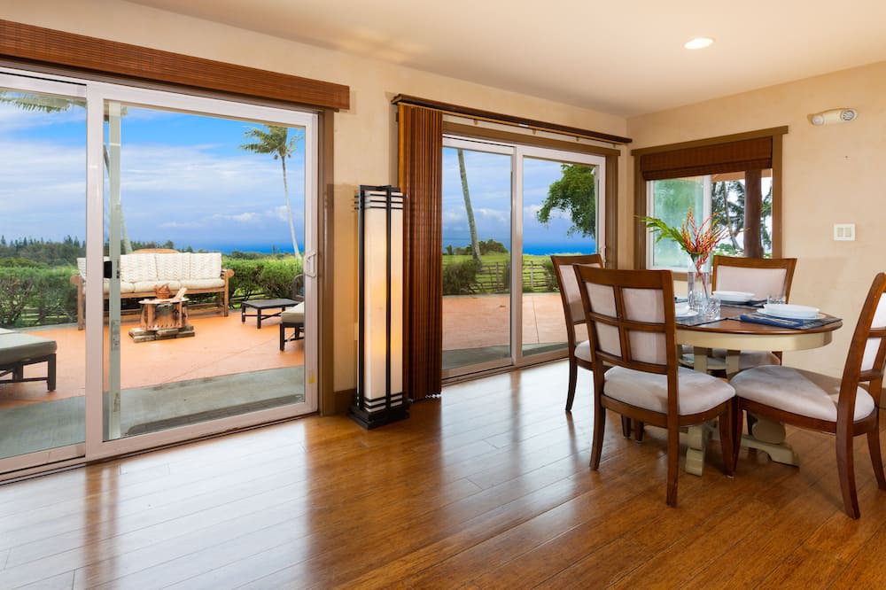 Kapaau House | 23 Acre Farm 8 Beds with Ocean Views