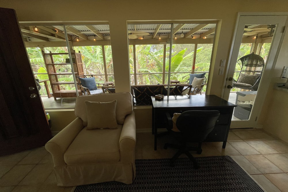 Kapaau Cottage | Private Banana Tree Cottage with Ocean Views