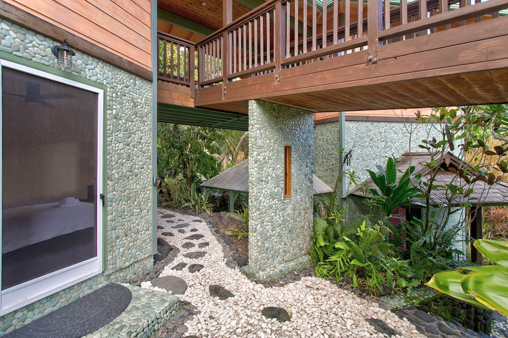 Kehena House | A beautiful Balinese style beach home by the famous Kehena Black Sand Beach