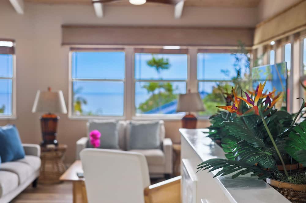 Kailua-Kona House | Breezy Pool Oasis 5BR AC Ocean Views 5min to Beach