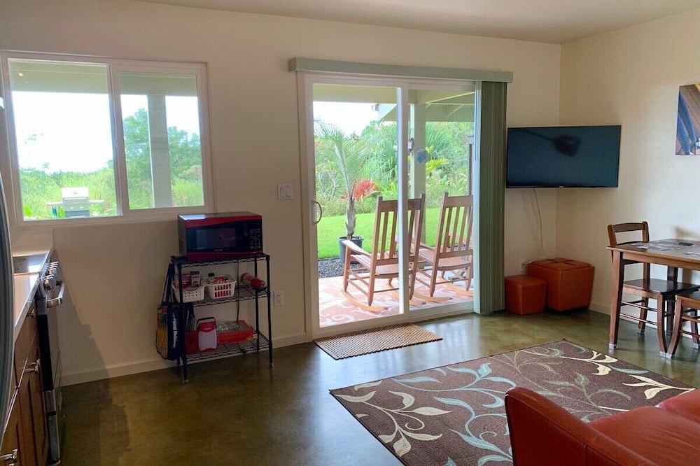 Kailua-Kona Apartment | Immaculate; Air Cond; Ocean/Garden views; WiFi N
