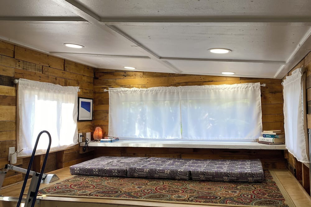 Keaau Cottage | Cozy Tiny House Near Hilo & Volcano with Private Outdoor Space