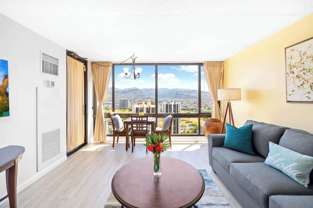 Waikiki Condo | Waikiki Sunset 28F w/pool, views & beach walk