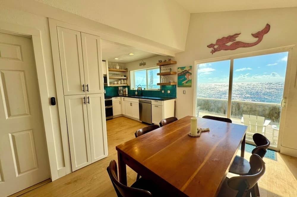 Hauula House | Seabreeze:110' Oceanfront, Majestic Mountain Views, AC, Outdoor Shower, 30 Days