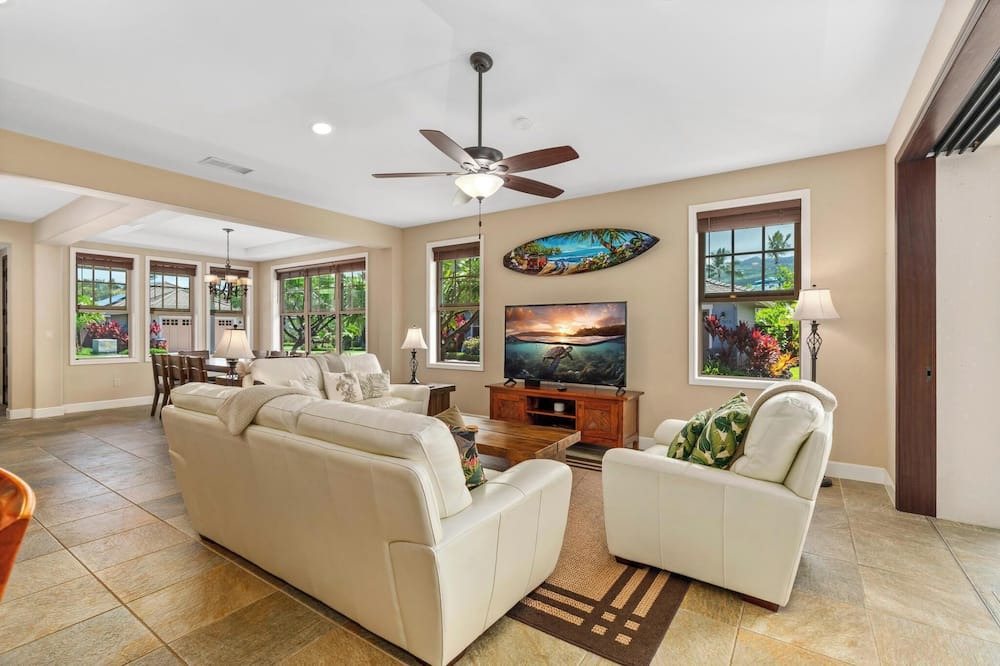 Keauhou House | Summer Deal Oceanfront Kona 3BR Home with Pool and Hot Tub