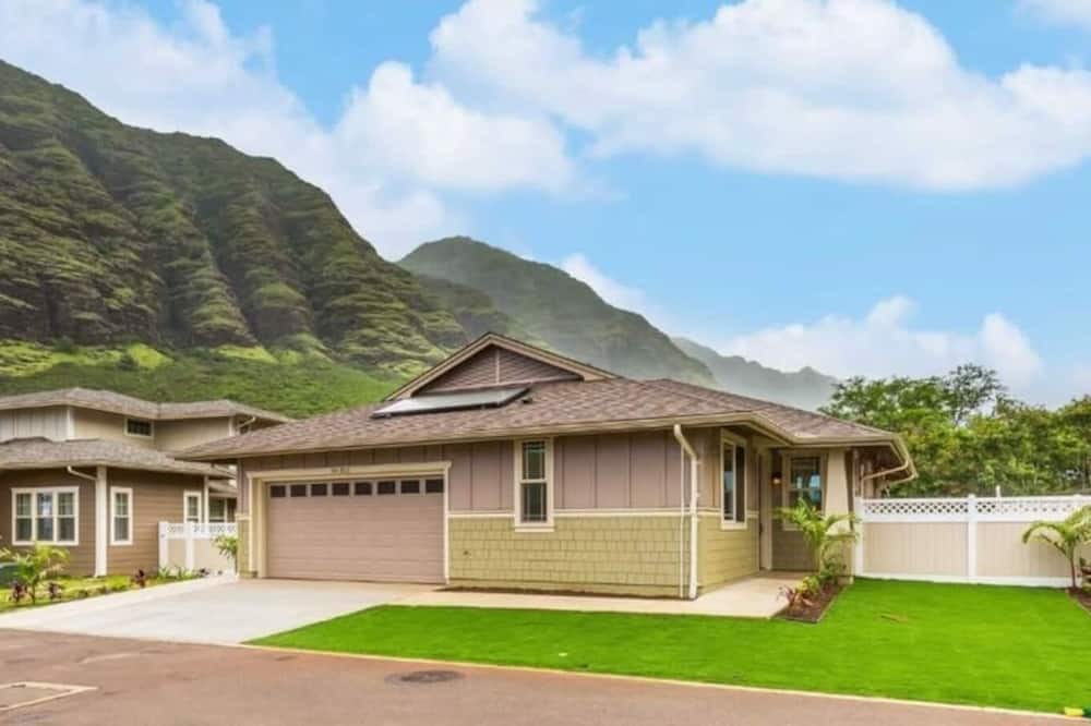 Makaha Valley House | This house is a 3 bedroom(s), 2 bathrooms, located in Waianae, HI.