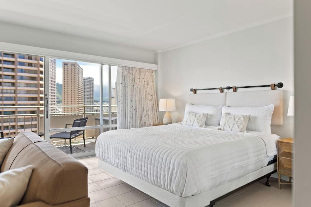 Waikiki Condo | Delightful City View 1 BDRM Condo, Queen Bed w/Kitchen & AC at the Ilikai