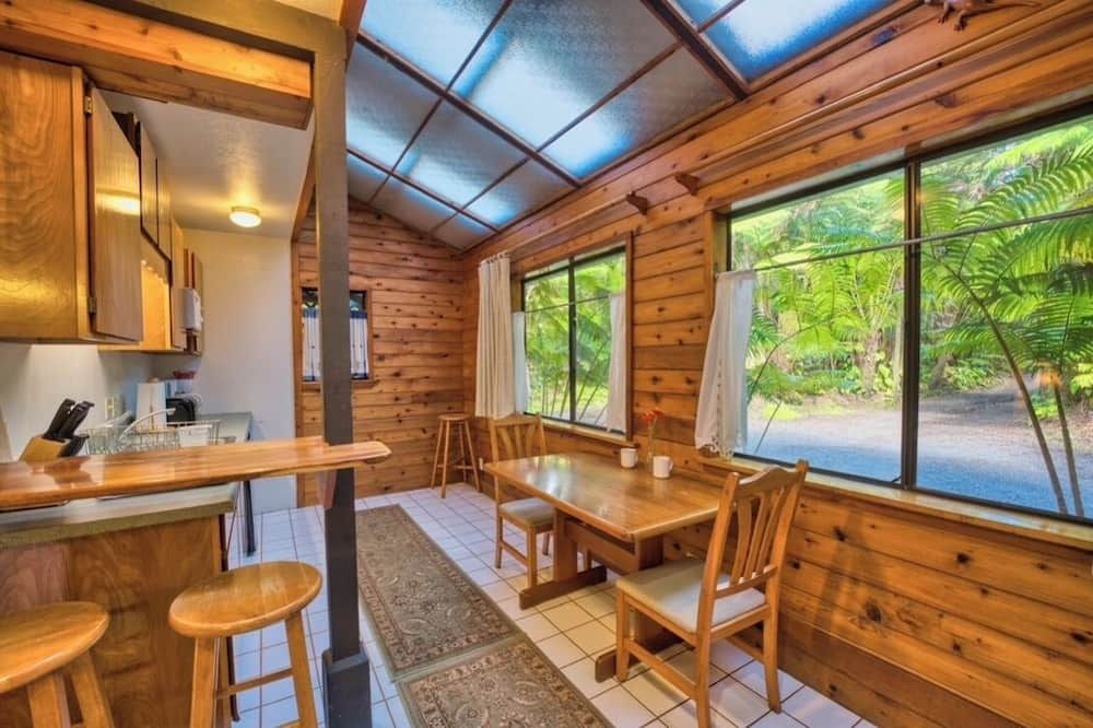 Volcano Apartment | The Pacifica Inn/ The Gecko Room
