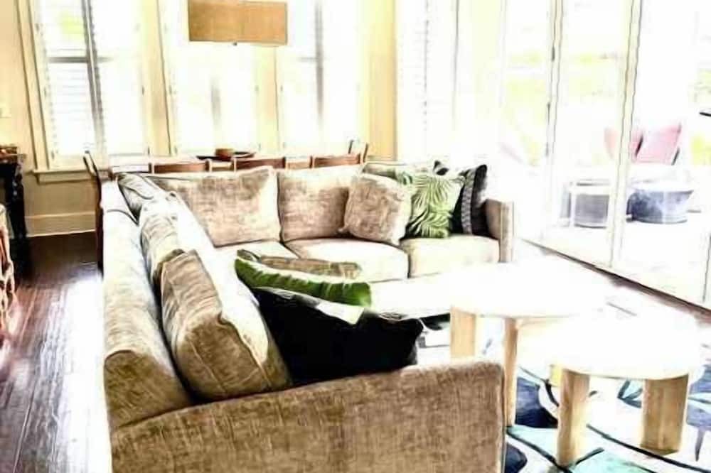 Poipu Villa | 3BR I Poolside Ground-Floor Villa |Walk to Beach|Hot Tub