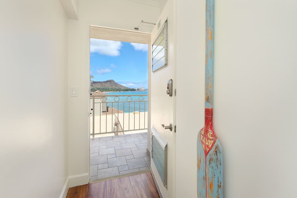 Waikiki Condo | Gorgeous Ocean Views, Full Kitchen, Steps to Beach!