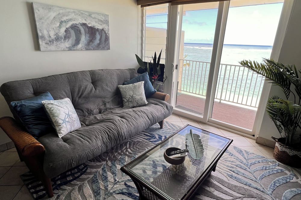 Punaluu Apartment | Oceanfront condo off the beaten path! MIN 30 DAYS