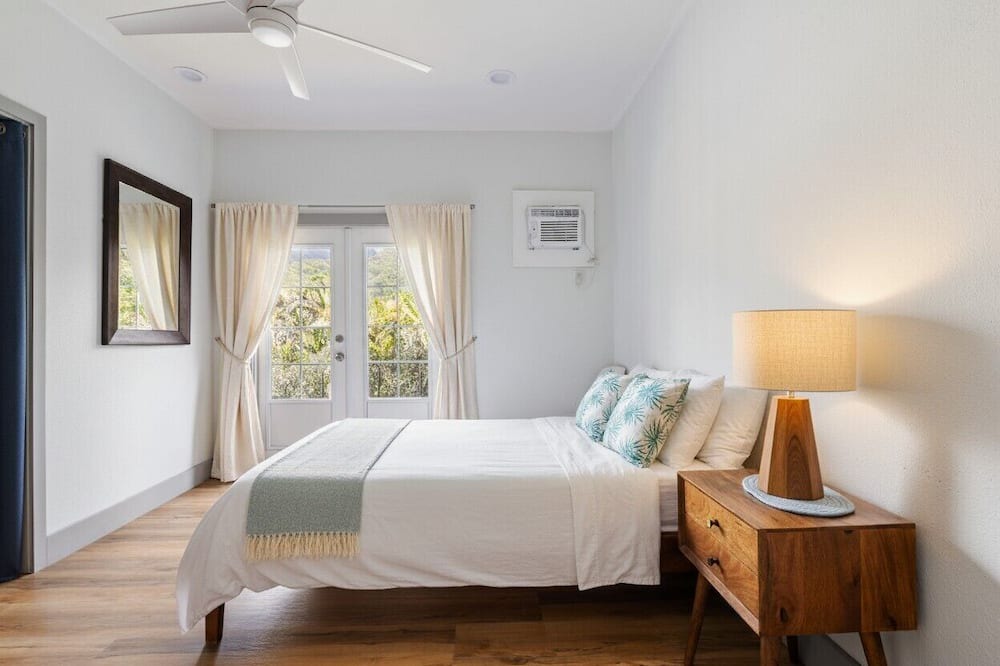 Punaluu House | "Hina Hideaway", Views, A/C, ~5 min Walk to Beach