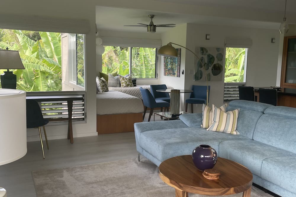Wainiha House | Stunning Views-North Shore jewel. One block to beach.
