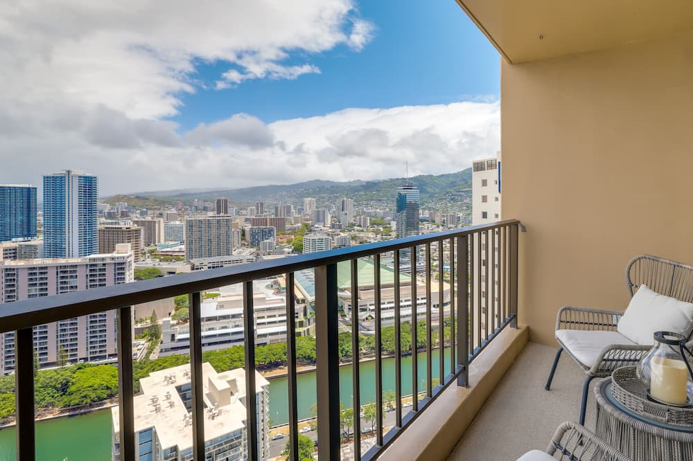 Waikiki Condo | Honolulu Condo Stay w/Balcony: Walk to Beaches!