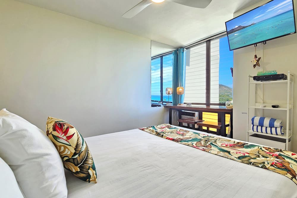 Waikiki Apartment | Quaint Ocean View Corner Studio - WAIKIKI GRAND HOTEL® 807