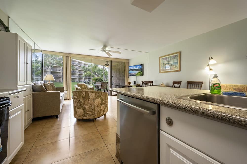 Kihei Condo | Steps to the ocean sunny Kihei, Maui Sunset A104