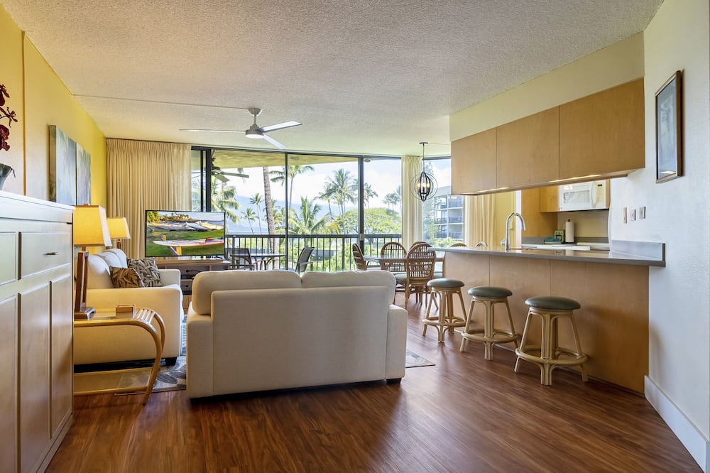 Kihei Condo | Maui Sunset Vacation Rentals B418