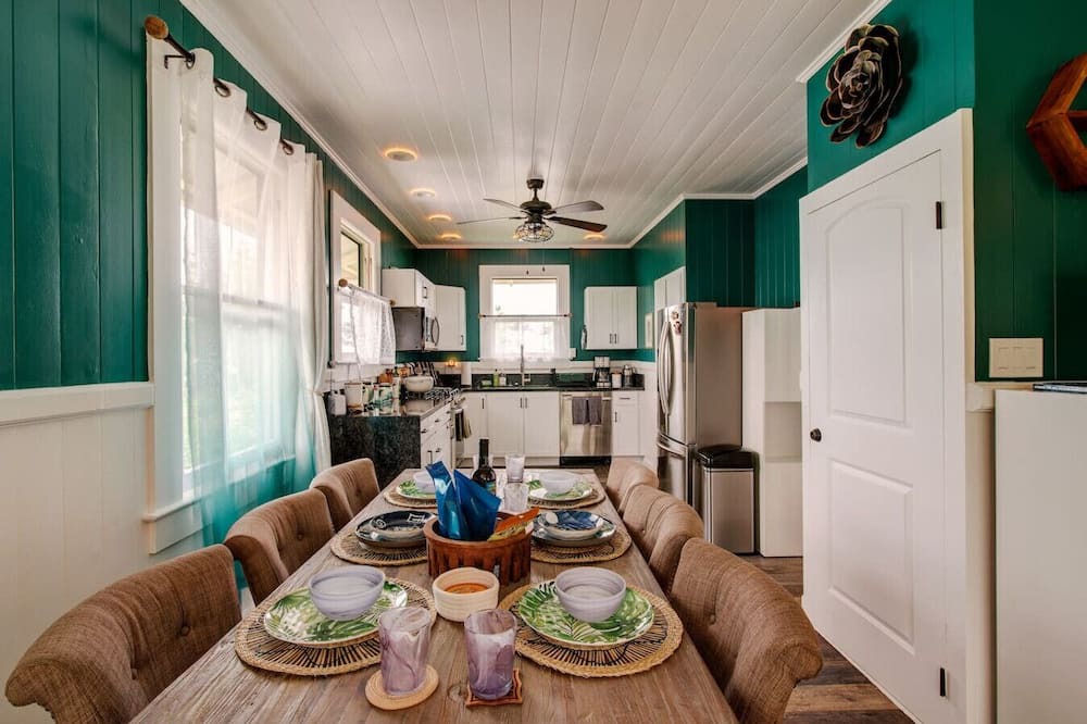 Hilo House | New Hula House- 3BR great Location Hilo