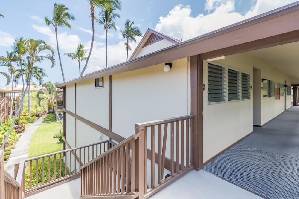 Kailua-Kona Condo | KONA ISLE C38: TOP FLOOR CORNER REMODELED W/AC & INCREDIBLE OCEAN VIEWS.