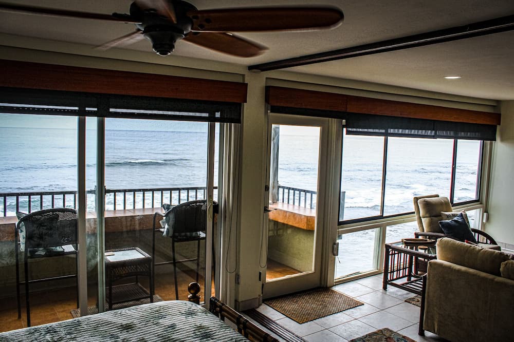 Kailua-Kona Condo | Banyan Tree #303 - The best oceanfront condo with a car, beach & all the gear!