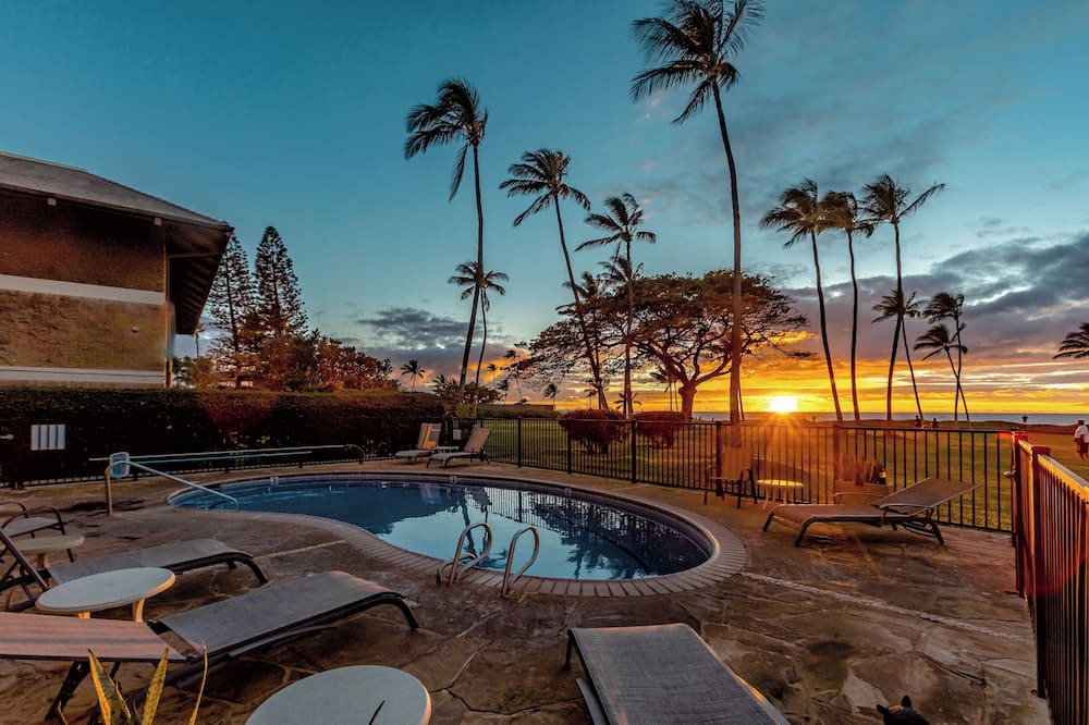 Kihei Condo | Leinaala Oceanfront #100 Steps from Ocean! Steps from Pool, A/C! Ocean Views