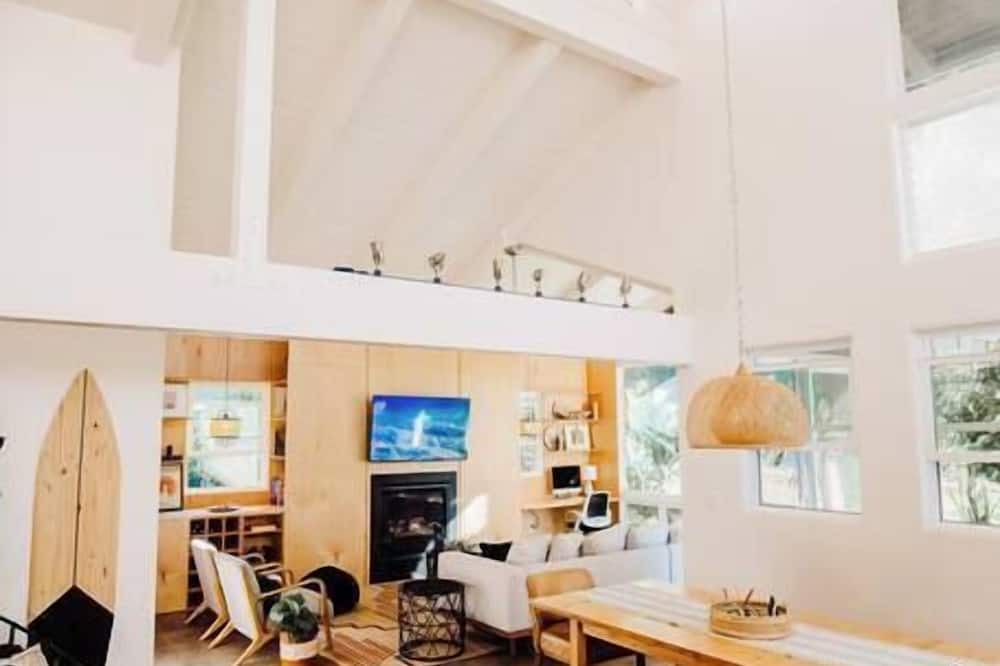 Princeville House | Architect-Designed Boho Modern with Golf Course Views