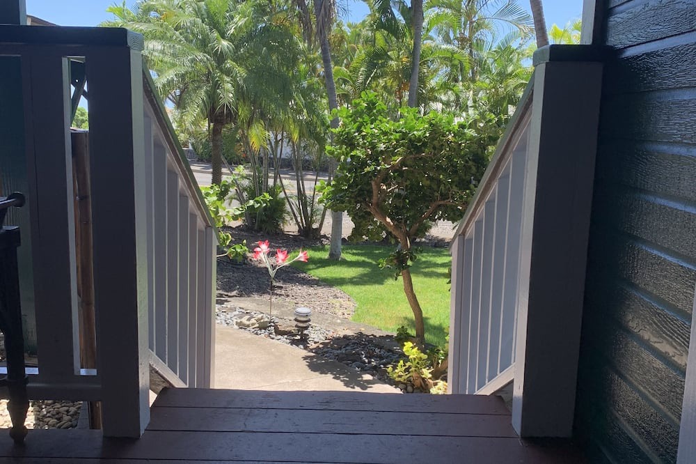 Kailua-Kona Apartment | Cozy Hawaiian studio just minutes to the beach and town. No minimum stay
