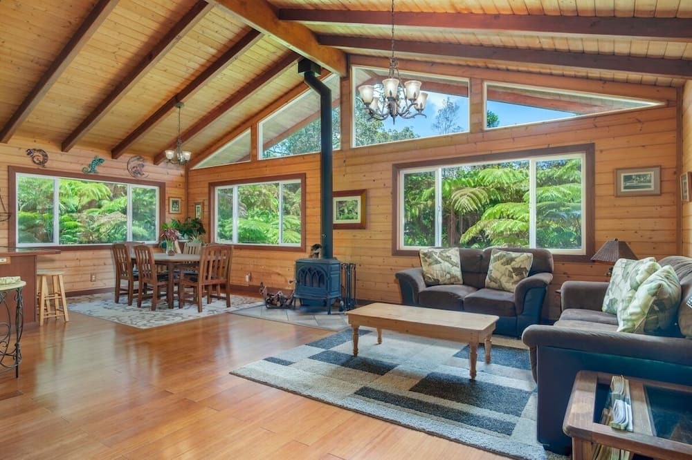 Volcano House | Gorgeous 3bd/2ba villa with covered patio, ping pong table, BBQ & playground
