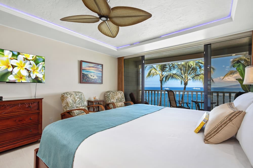 Historic Lahaina Front Street Condo | Premier Oceanfront Room