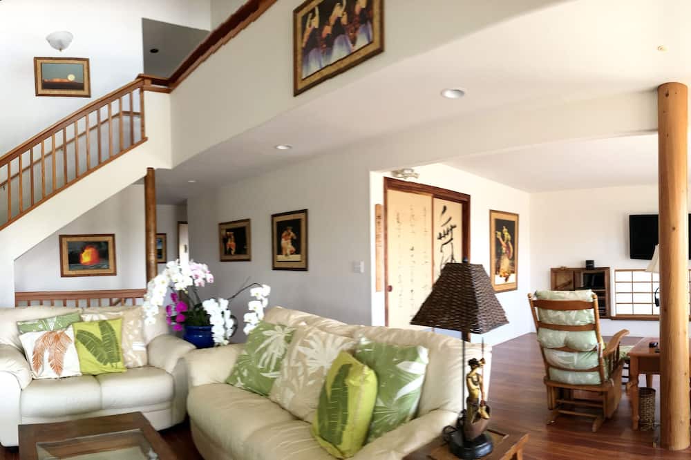 Hilo House | Reservations resumed Quiet hilltop location overlooking Hilo Bay.
