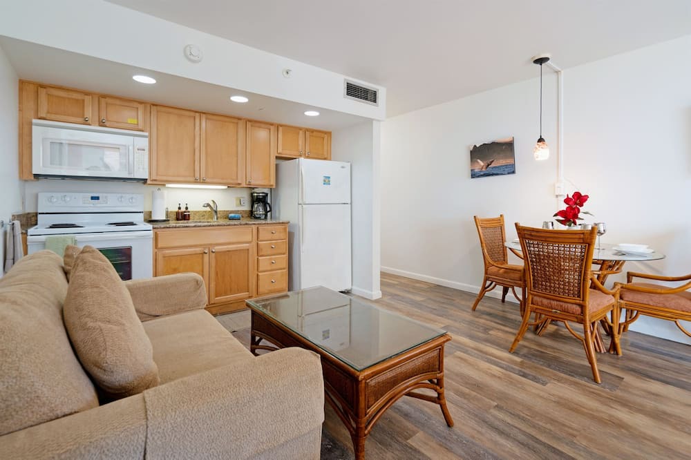 Kahana Apartment | 🐬Whales and The Waves | Discount | Beachfront | Oceanview | Pool | AC🐬