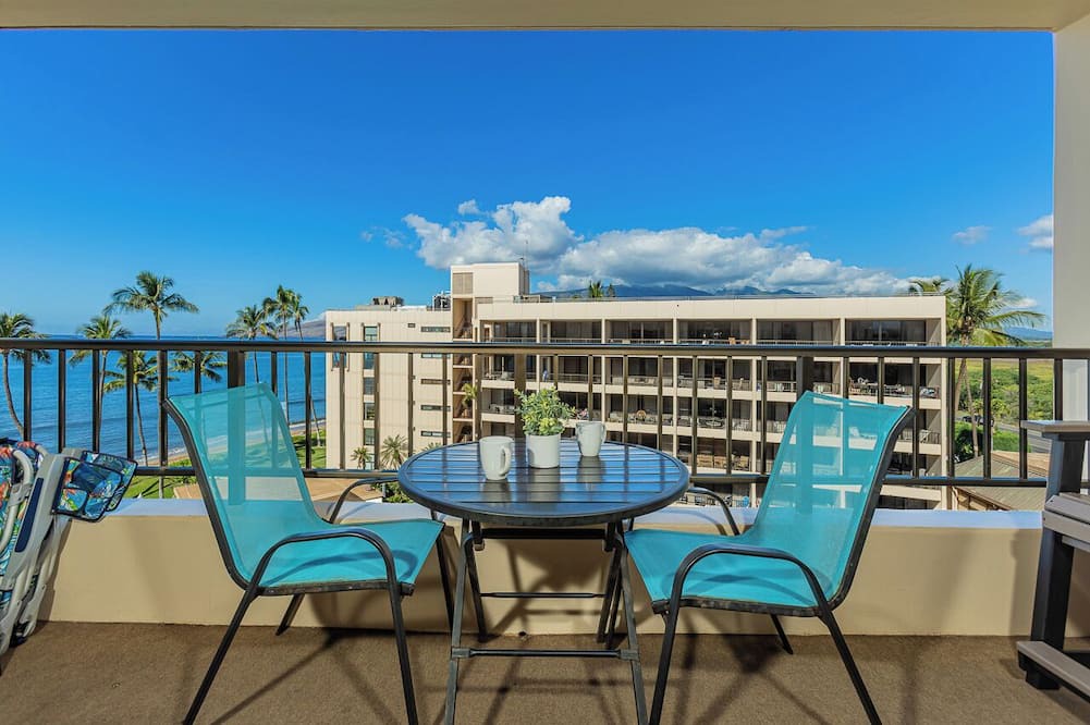 Kihei Condo | Beachfront penthouse w/sunset lanai and pool access