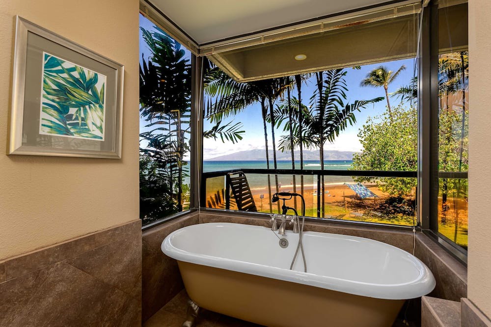 Kahana Condo | Spacious OCEAN FRONT 2Bd/2Ba Condo with AC - Sands Of Kahana 315