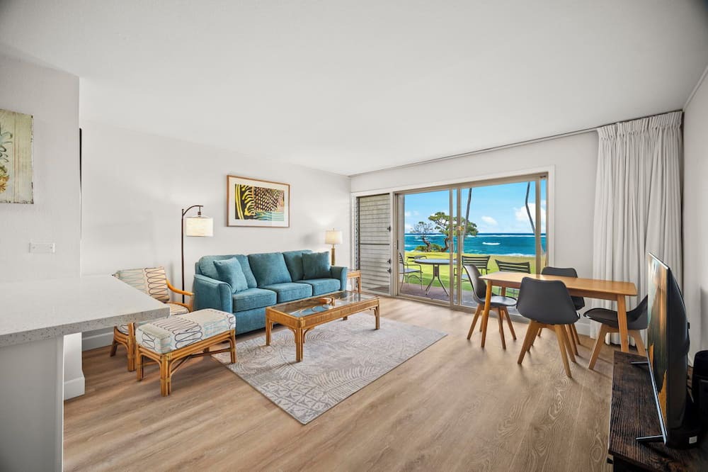 Wailua Condo | Kapaa Shore Resort A101, Oceanfront, King Bed, Ground Floor, End Unit, AC