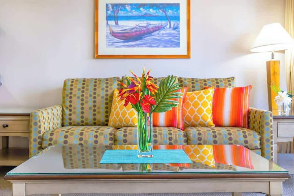 Waikiki Apartment | High floor hideaway w/lanai near the beach