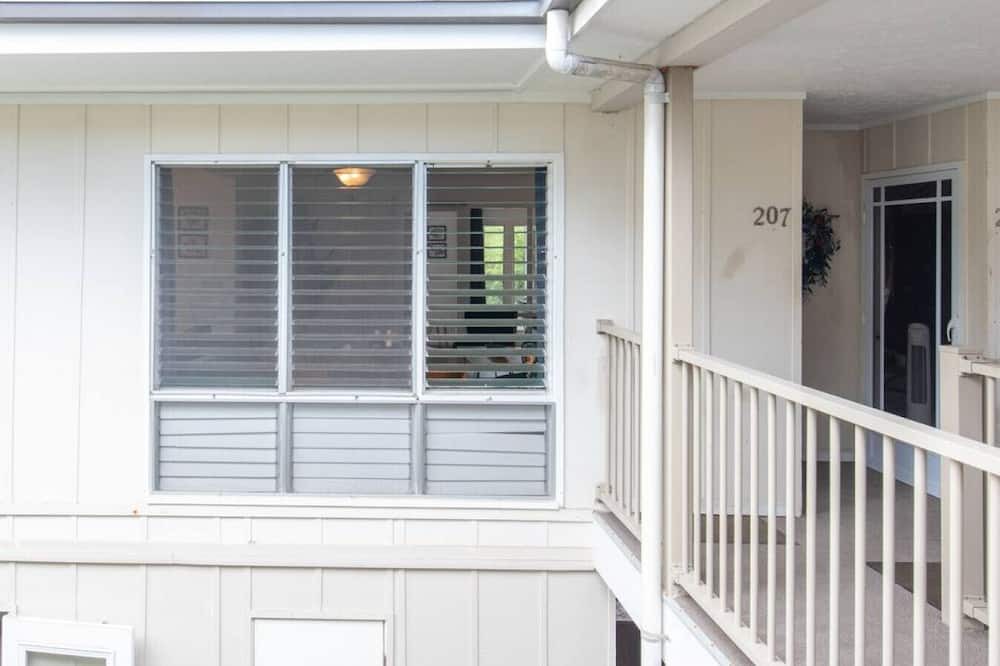Kailua-Kona Condo | Ocean Sunsets and Waking Up to the Sounds of Waves