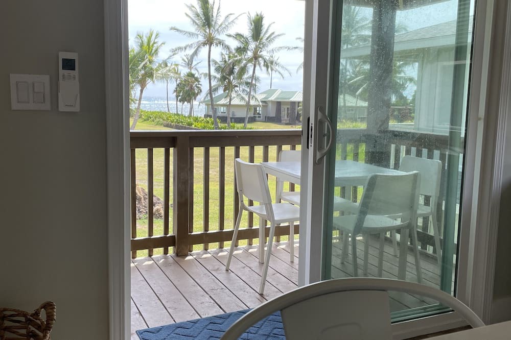 Hauula House | Exotic Oceanfront 5 bedroom 3 bathroom house w/AC