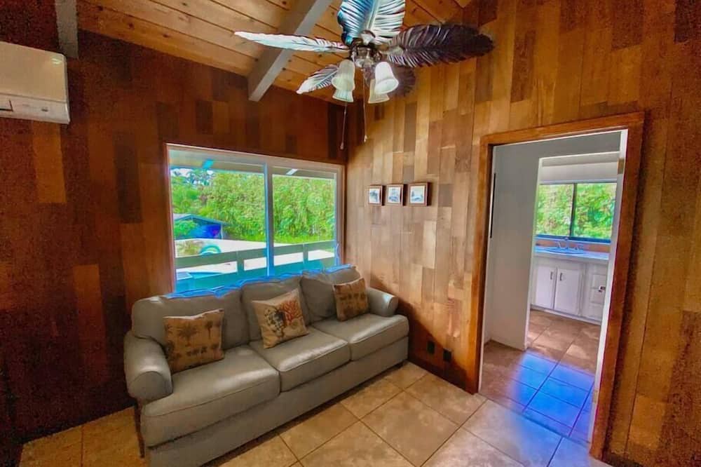 Keauhou House | Incredible 5br He'eia Bay Pool Home w/hot tub for 16!
