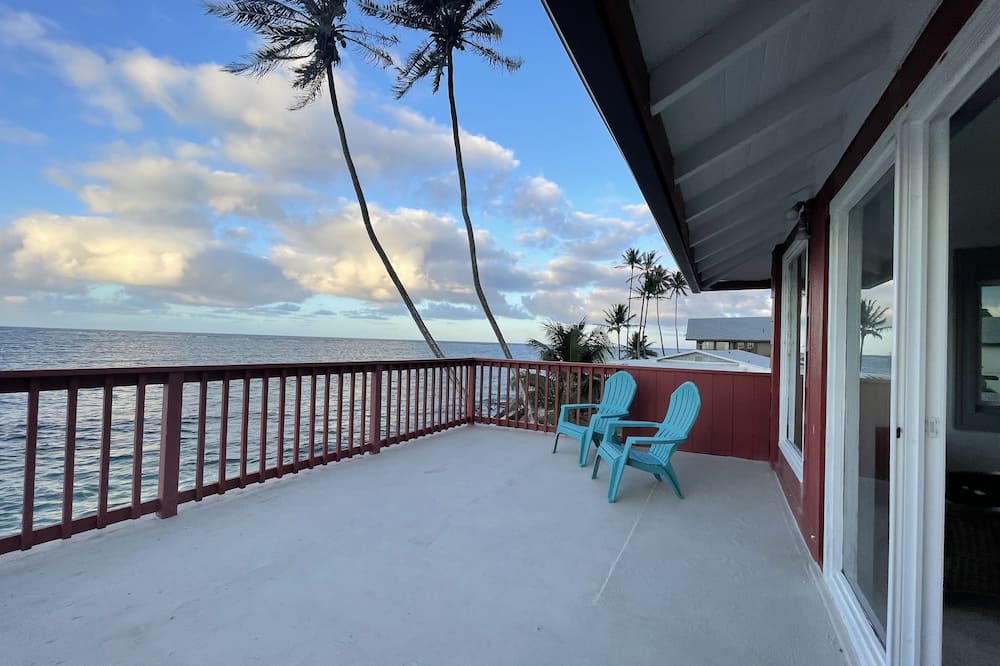Punaluu House | Punaluu Paradise Beach House "real ocean front"