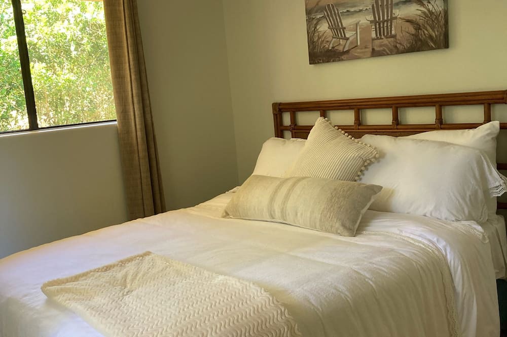 Hawi House | Hawi Hideaway, quiet home in small country town