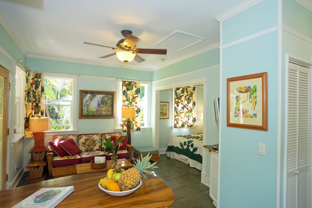 Wailuku Heights Cottage | PRIVATE COTTAGE/GAZEBO WITH HOTTUB