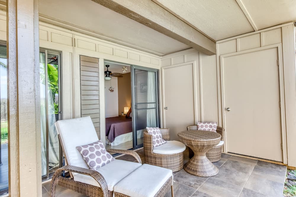 Maunaloa Condo | Ground-Floor Condo w/Ocean View, Lanai, Shared Pool/Hot Tub - Walk to Beach