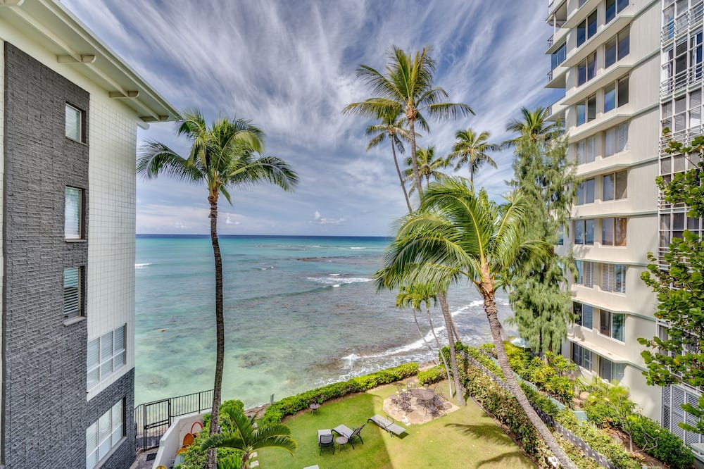 Diamond Head - Kapahulu - St. Louis Condo | Top Remodel of a gorgeous Diamond Head Oceanfront Lanai Condo - Sleeps 4