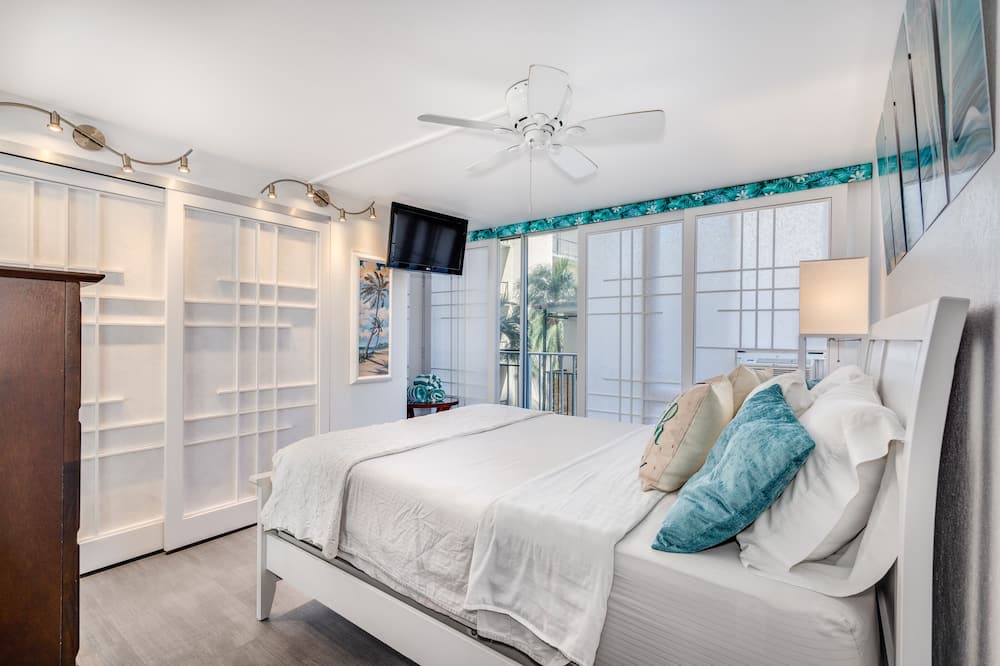 Diamond Head - Kapahulu - St. Louis Condo | Top Remodel of a gorgeous Diamond Head Oceanfront Lanai Condo - Sleeps 4