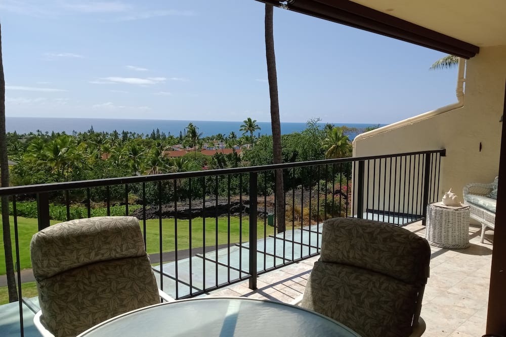 Keauhou Condo | 2 Story top level AC unit 2 bdrms w/Large Loft with 2 twin beds & bathrm SUNSETS