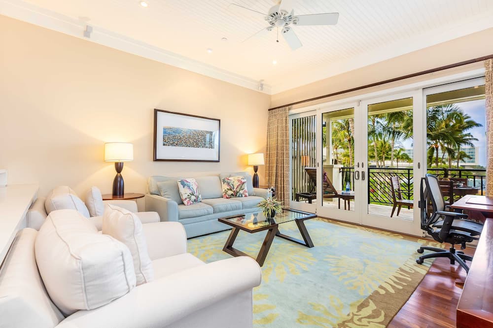 Kahuku Condo | Turtle Bay Villas 311 by Gather: Beachfront w/Shared Pool/Spa/AC