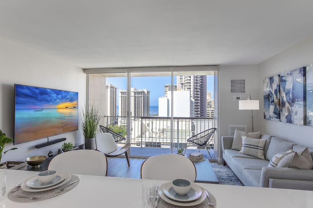 Waikiki Condo | Renovated 1 Bedroom W/Stunning Views, Parking, & Central Air